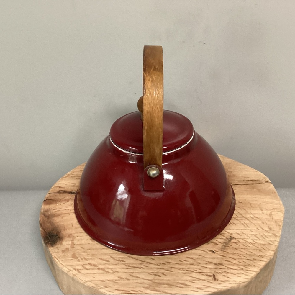 🔴 Vintage - MCM - Danish Red Enamel Tea Pot / Kettle - Wood Handle & Knob - Picture 5 of 13